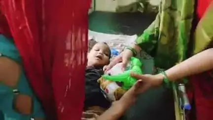 भिंड नगर: भिंड जिला अस्पताल में जैन मिलन महिला शाखा ने कुपोषित बच्चों को फल वितरित किए