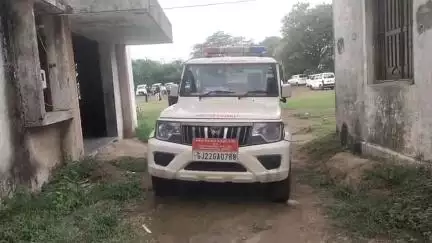 તિલકવાડા: તિલકવાડા તાલુકામાં ગ્રામ પંચાયતની ચૂંટણી માટે કડક પોલીસ બંદોબસ્ત સાથે મત પેટીઓ મતદાન મથક ખાતે રવાના કરાઇ.