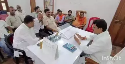 मेहदावल: कर्मा कला आवास पर मेहदावल के विधायक अनिल कुमार त्रिपाठी ने जनता दरबार लगाकर ग्रामीणों की समस्याएं सुनीं