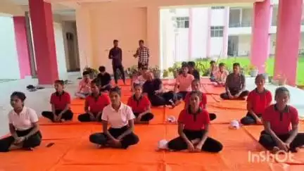 राजमहल: राजमहल और उधवा प्रखंड क्षेत्र में अंतरराष्ट्रीय योग दिवस पर लोगों ने किया योगाभ्यास