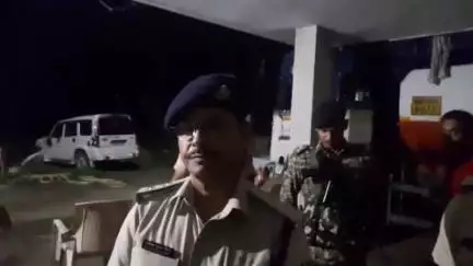 चेवाड़ा: शेखपुरा-सिकंदरा मार्ग पर होटल के पास भारी मात्रा में विदेशी शराब बरामद, एसपी ने दिए निर्देश