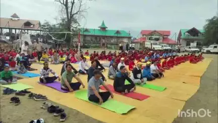 चौपाल: भाजपा मण्डल बलसन चौपाल द्वारा विश्व योग दिवस के अवसर पर किया गया योगाभ्यास, आयोजित की गई बैठक