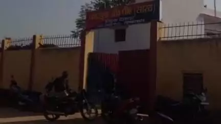 सारठ: गोबरशाला: महिला ने गांव के 4 भाइयों पर बेटी से गलत हरकत और 2 पर दुष्कर्म का मामला दर्ज कराया