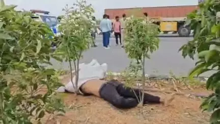 ఇబ్రహీంపట్నం: ఘట్కేసర్ పోలీస్ స్టేషన్ పరిధిలోని ఔటర్ రింగ్ రోడ్డుపై బొలెరో వాహనం బోల్తా, వ్యక్తి అక్కడికక్కడే మృతి