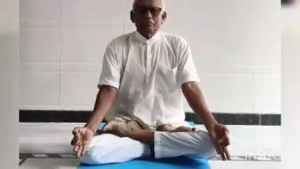 વડગામ: માહી ગામના એક નિવૃત આચાર્યએ જીવન મંત્ર બનાવ્યો છે યોગ અને જાદુના પ્રયોગ કરી લોકજાગૃતિનો અનોખો યજ્ઞ આદર્યો છે.