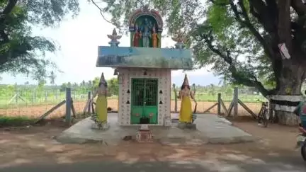 செங்கம்: நேருநகர் பகுதியில் கோயிலுக்கு சொந்தமான இடத்தை தனி நபர் ஆக்கிரமித்து இருப்பதாக கூறி சாலை மறியல்