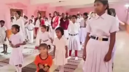 पालकोट: पालकोट प्रखंड में विश्व योग दिवस पर किया गया योग अभ्यास