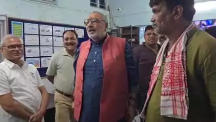 बेगूसराय: सांसद सह केंद्रीय मंत्री गिरिराज कुमार ने सदर अस्पताल का निरीक्षण किया