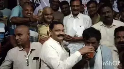 बाभूळगाव: नगरपंचायत परिसरात सुरू असलेले उपोषण आदिवासी विकास मंत्री यांच्या आश्वासनानंतर मागे