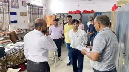 कोडरमा: उपायुक्त ऋतुराज द्वारा जिला परिवहन कार्यालय, खनन विभाग और जिला जन संपर्क कार्यालय, कोडरमा का औचक निरीक्षण