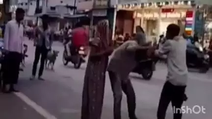 सूरजपुर: कोतवाली थाना के अग्रसेन चौक सूरजपुर में नशे में धुत्त एक दमपति ने सड़क पर किया जोरदार हंगामा