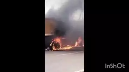 नरसिंहगढ़: कुरावर में हाईवे पर चलते कंटेनर में लगी आग, ड्राइवर ने कूदकर बचाई जान, बिजोरी के पास हादसा, लाखों का नुकसान