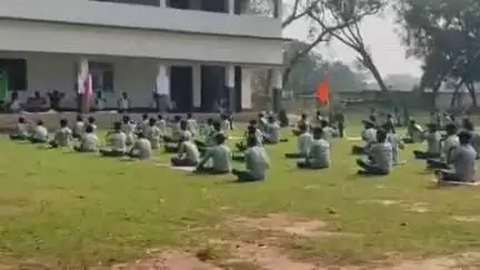 टुंडी : टुंडी के उत्क्रमित उच्च विद्यालय लछुरायडीह में 11 वे अंतरर्राष्ट्रीय योग दिवस के अवसर पर किया गया योग संगम कार्य