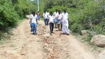 அரூர்: காரப்பாடி மலை கிராமத்தில் மண் சாலையை அரூர் எம்எல்ஏ சம்பத்குமார் ஆய்வு
