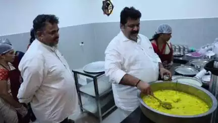 ಕಾರವಾರ: ನಗರದ ತಹಸೀಲ್ದಾರ್ ಕಚೇರಿ ಆವರಣದಲ್ಲಿ ಅಕ್ಕ ಕೆಫೆ ಉದ್ಘಾಟಿಸಿದ ಉಸ್ತುವಾರಿ ಸಚಿವ ಮಂಕಾಳು ವೈದ್ಯ