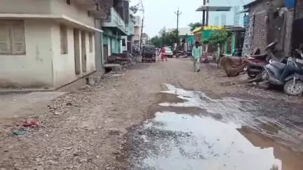 परभणी: मदिना नगर, गुलजार कॉलनी येथील रोडवर नाल्या तयार करा, नागरिकांची मनपा आयुक्तांना मागणी #Jansamasya