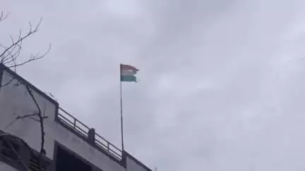 घट्टिया: उज्जैन-आगर रोड पर राष्ट्रीय ध्वज का अपमान, वेयर हाउस संचालक पर हो सकता है केस दर्ज