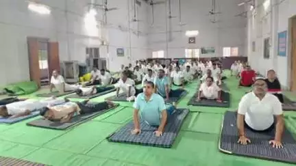 सोहागपुर: पुलिस लाइन में अंतर्राष्ट्रीय योग दिवस पर सामूहिक योग शिविर का आयोजन