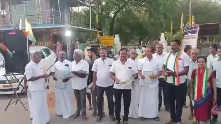 கோவில்பட்டி: பயணியர் விடுதி முன்பு காங்கிரஸ் சார்பில் தெருமுனைப் பிரச்சாரக் கூட்டம்