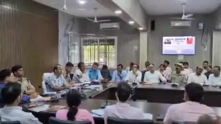 ज्ञानपुर: वीवीआईपी आगमन और कार्यक्रम की दृष्टिगत डीएम और एसपी ने कलेक्ट्रेट सभागार में की बैठक
