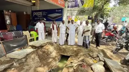 விளாத்திகுளம்: எட்டையாபுரம் சாலையில் கழிவுநீர் கால்வாய் மற்றும் பயணிகள் நிழல் குடை அமைக்கும் பணி எம்எல்ஏ ஆய்வு