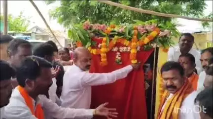 తిమ్మాపూర్ ఎల్ఎండీ కాలనీ: రాజకీయ కక్షతో కాంగ్రెస్ ప్రభుత్వం ప్రజలను ఇబ్బందులకు గురిచేస్తుందన్న కేంద్ర హోంశాఖ సహాయ మంత్రి బండి..