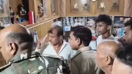 लेस्लीगंज: लेस्लीगंज बाजार में ₹30 लाख के आभूषणों से भरा बैग लेकर अपराधी फरार, पुलिस जांच में जुटी
