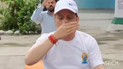 भलेई: विधायक डीएस ठाकुर ने अंतरराष्ट्रीय योग दिवस पर सुंडला में आयोजित सामूहिक योगाभ्यास में लिया भाग