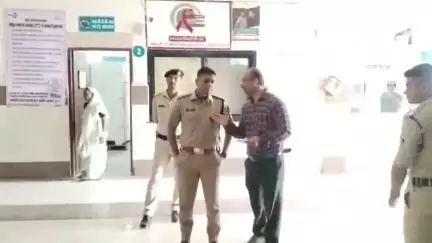 बुरहानपुर: एसएएफ में पदस्थ पति की मौत के बाद पत्नी को मिली अनुकंपा नियुक्ति, पुलिस आरक्षक बनने पर जिला अस्पताल में कराया मेडिकल