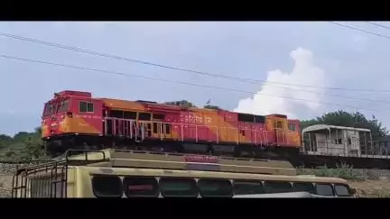 कैलारस: सबलगढ़ से वीरपुर रेलवे स्टेशन के लिए पटरी लेकर मालगाड़ी कैलारस से रवाना, दोनों स्टेशन के बीच बिछेगी पटरी