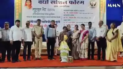 वर्धा: वर्धा सोशल फोरमच्या वतीने बजाज वाचनालयात शेतकरी मेळावा,75 आत्महत्याग्रस्त कुटुंबीयांना मोफत बी बियाण्याचे वितरण