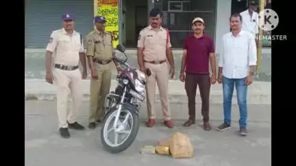 కూసుమంచి: కొక్కిరేణి స్టేజీ వద్ద అక్రమంగా తరలిస్తున్న గంజాయి పట్టుకున్న పోలీసులు