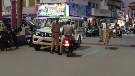 अमेठी: अमेठी में पुलिस ने वाहन चेकिंग अभियान चलाया, दर्जनों गाड़ियों का चालान, विभागीय लापरवाही भी आई सामने