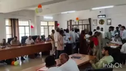 बाह: बाह तहसील परिसर में लगा सम्पूर्ण समाधान दिवस, फरियादियों की उमड़ी भीड़