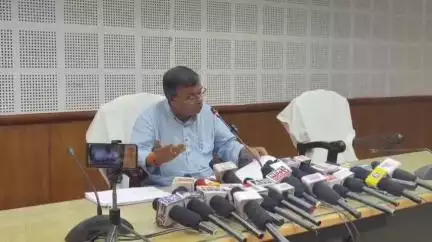 মোহনপুর: রাজনৈতিক প্রতিহিংসায় নিহত ব্যক্তিদের পরিবারের ১৮ জনকে সরকারি চাকরি দেওয়া হয়েছে,মহাকরণের জানান কৃষিমন্ত্রী রতন লাল নাথ