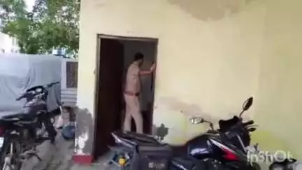 आगरा: नुनिहाई में अवैध दवाओं के गोदाम पर बरेली नारकोटिक्स और आगरा पुलिस ने मारा छापा, भारी मात्रा में दवाओं का जखीरा बरामद