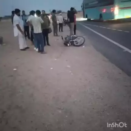 बीकानेर: पलाना पुलिया के पास यात्री बस और बाइक की टक्कर में एक व्यक्ति की हुई मौत, एक अन्य हुआ घायल