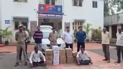 વાંસદા: નવસારી જિલ્લાના વાંસદા પોલીસની અંકલાછ ગામે સફળ રેડમાં વિદેશી દારૂનો મોટો જથ્થો ઝડપાયો, ત્રણ આરોપી ઝડપાયા