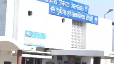 कसमार: बाजारटांड़ के पास दो बाइक सवार गड्ढे में गिरे, पांच घायल, इलाज जारी