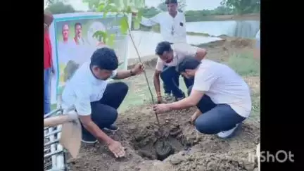 पाटन: जिले में योग दिवस के अवसर पर नेहरू नगर के योग उद्यान में पौधारोपण किया गया