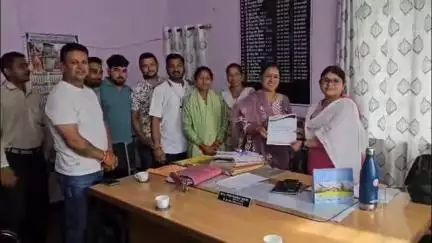 गरुड़: नगरपंचायत अध्यक्ष भावना वर्मा और सभासदों ने उपजिलाधिकारी गरुड़ से की शिष्टाचार भेंट, ज्ञापन सौंपा