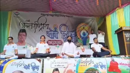 कपकोट: अंतर्राष्ट्रीय योग दिवस के अवसर पर केदारेश्वर मैदान कपकोट में हुआ योग, विधायक और नगर पंचायत अध्यक्ष रहे मौजूद