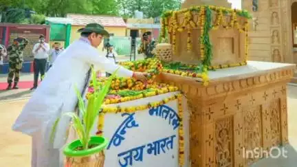 जैसलमेर: मुख्यमंत्री भजनलाल शर्मा ने तनोट में विजय स्तंभ पर पुष्प चक्र अर्पित कर शहीदों को श्रद्धांजलि दी