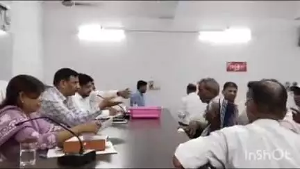 मीरगंज: अपर जिलाधिकारी न्यायिक ने मीरगंज तहसील सभागार में पहुंचकर जनता की समस्याएं सुनीं, निस्तारण के दिए निर्देश