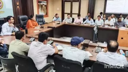 त्योंथर: त्यौंथर में पंचायतों में कैंप लगाकर 70 वर्ष से ऊपर के वृद्धों के आयुष्मान कार्ड बनाए जाएंगे: कलेक्टर