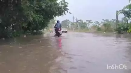 અમીરગઢ: અમીરગઢના ઈકબાલગઢમાં વરસાદના પગલે રસ્તા પર ભરાયા પાણી,વાહન ચાલકો અટવાયા.
#Jansamasya
