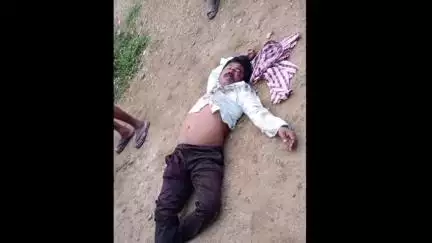 మధిర: పందిళ్ళపల్లి గ్రామసభలోని ప్రమాదవశాత్తు కుక్క అడురావడంతో టూ వీలర్ పైనుంచి కింద పడ్డ వ్యక్తికి తీవ్ర గాయాలు