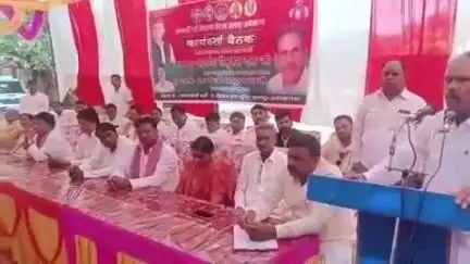 आलापुर: रामनगर स्थित सपा कार्यालय में आलापुर विधायक ने कहा- महंगाई और बेरोजगारी दूर करने के लिए लानी होगी सपा सरकार