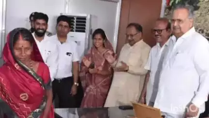 राजनांदगांव: राजनांदगांव में विधानसभा अध्यक्ष रमन सिंह ने शनिवार को चरण पादुका वितरण कार्यक्रम में हिस्सा लिया