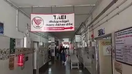 சங்கரன்கோயில்: அரசுப் பேருந்து ஆக்சில் துண்டாகி சக்கரங்கள் தானாக கழண்டு ஓடி ஏற்பட்ட விபத்தில் மாணவருக்கு கால் முறிவு